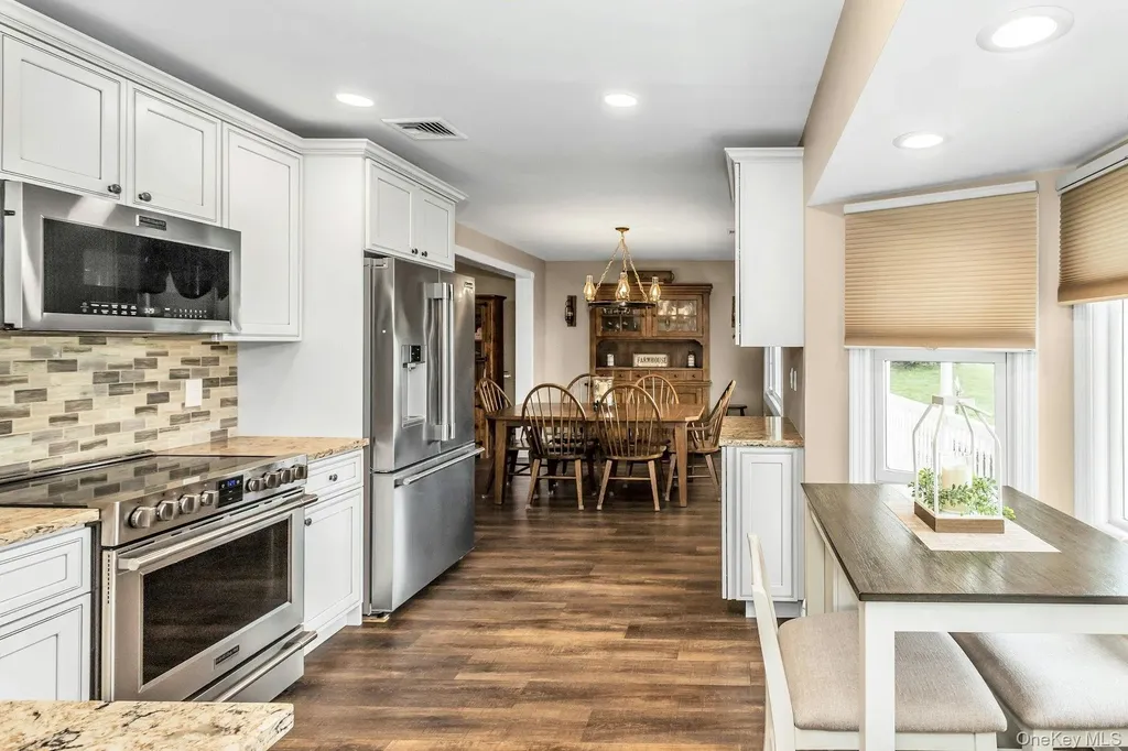 42 Spring Lane Levittown NY 11756