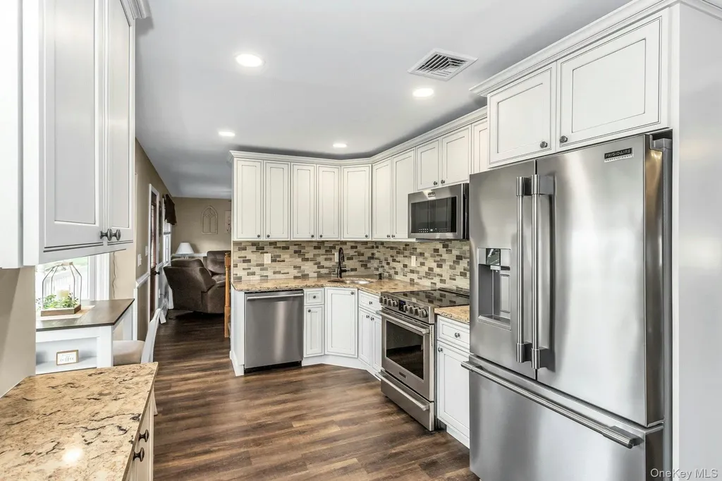 42 Spring Lane Levittown NY 11756