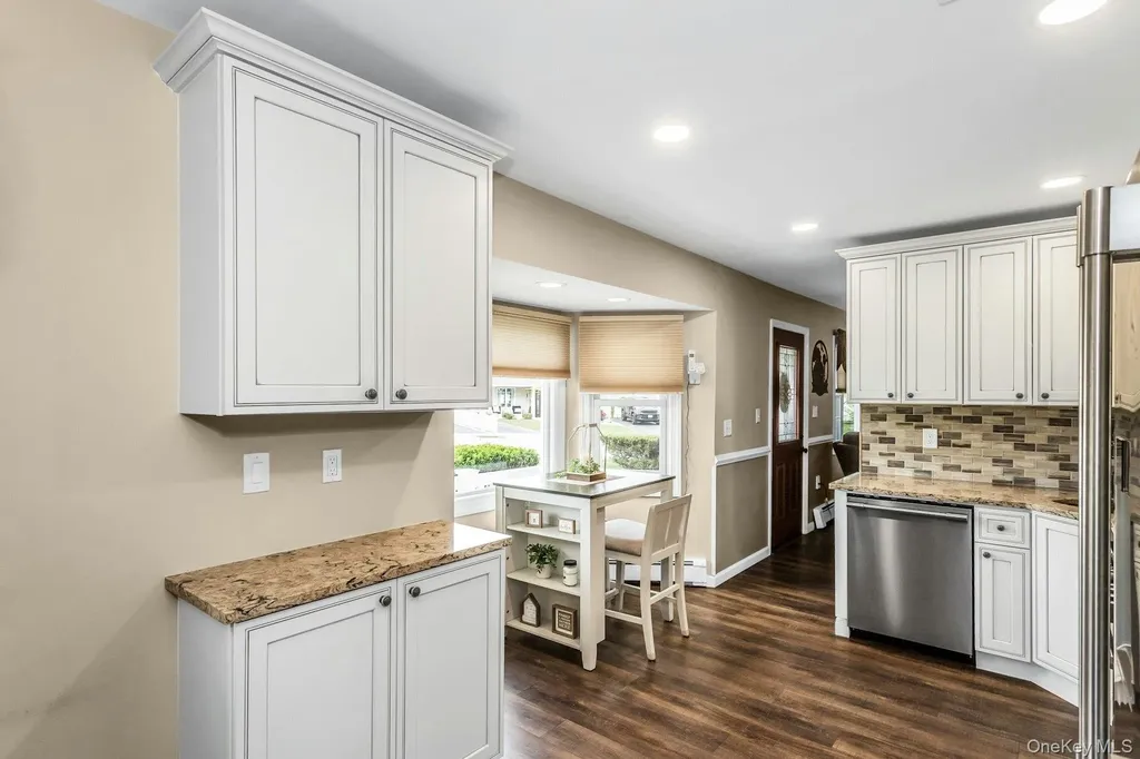 42 Spring Lane Levittown NY 11756