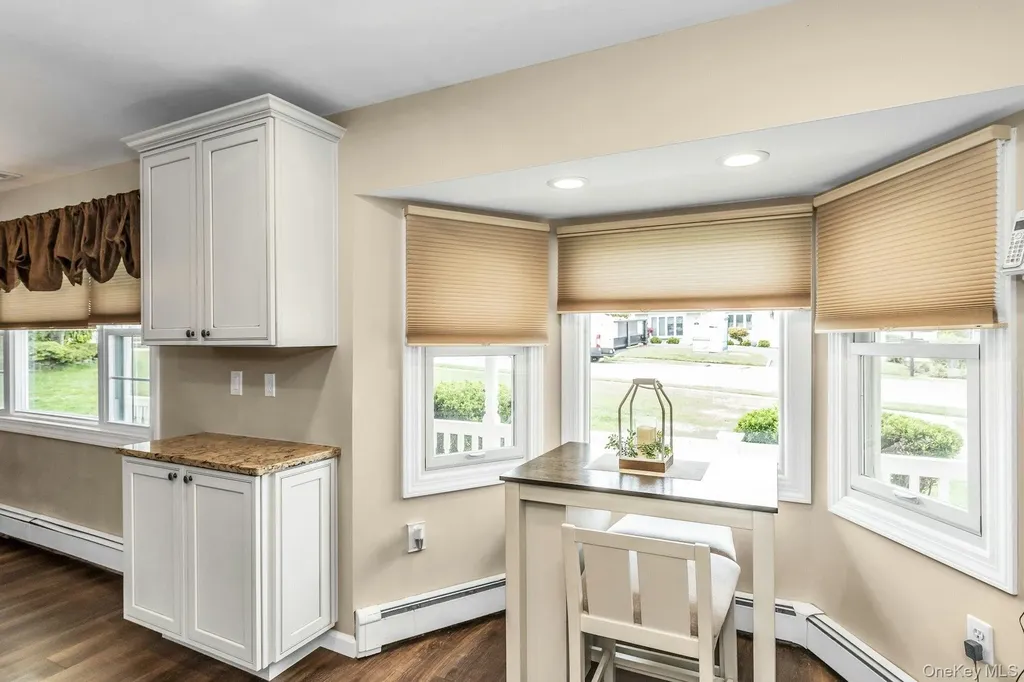 42 Spring Lane Levittown NY 11756