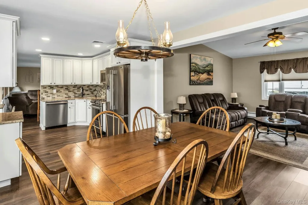 42 Spring Lane Levittown NY 11756