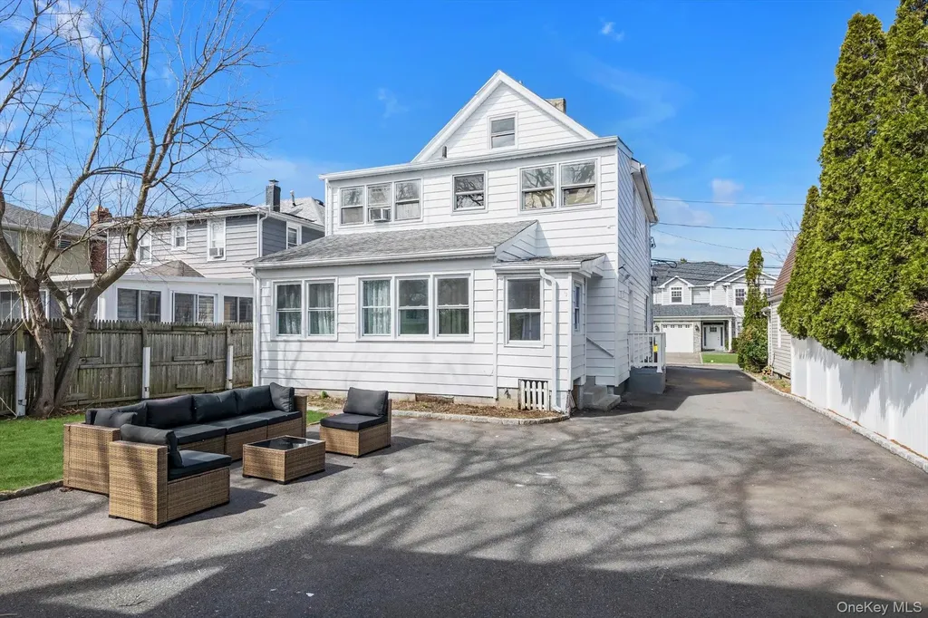 31 Walters Avenue Syosset NY 11791