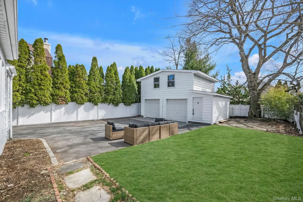 31 Walters Avenue Syosset NY 11791