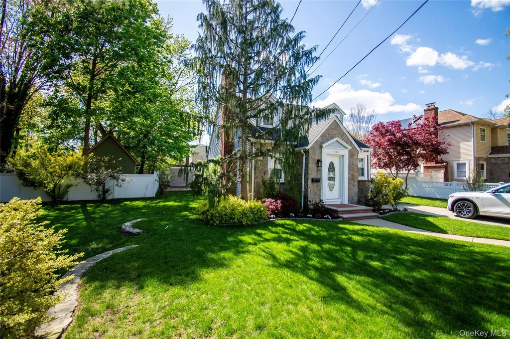 1360 Beulah Court Baldwin NY 11510