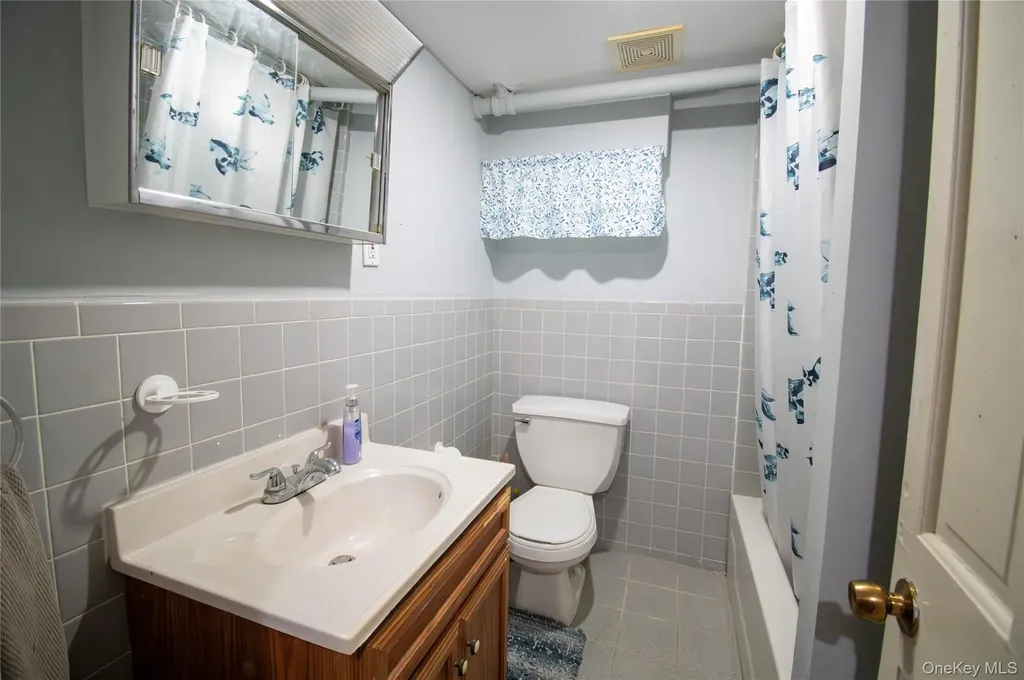 1360 Beulah Court Baldwin NY 11510