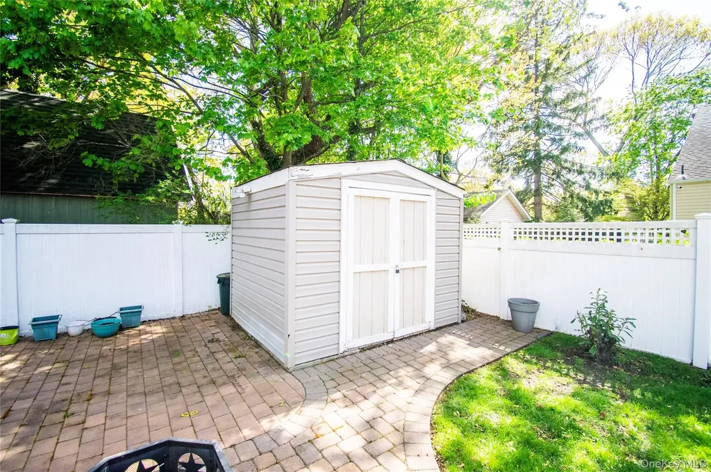 1360 Beulah Court Baldwin NY 11510