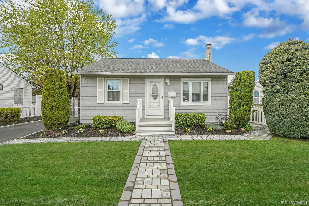15 Glenda Drive West Babylon NY 11704