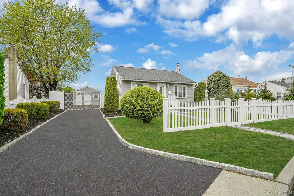 15 Glenda Drive West Babylon NY 11704