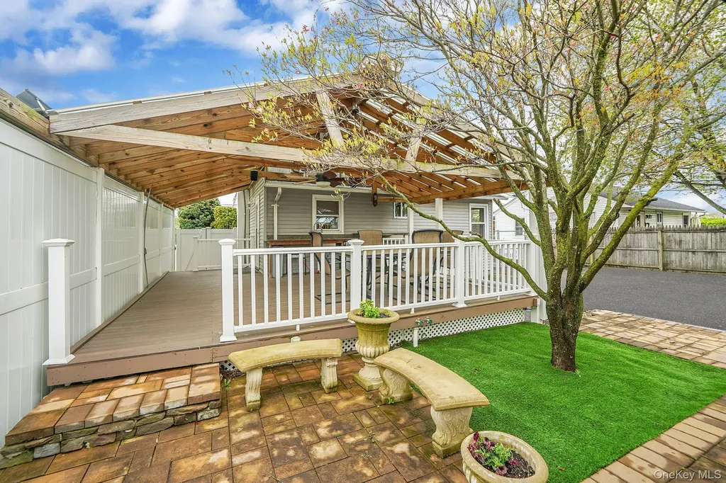 15 Glenda Drive West Babylon NY 11704