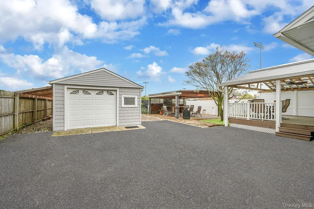 15 Glenda Drive West Babylon NY 11704
