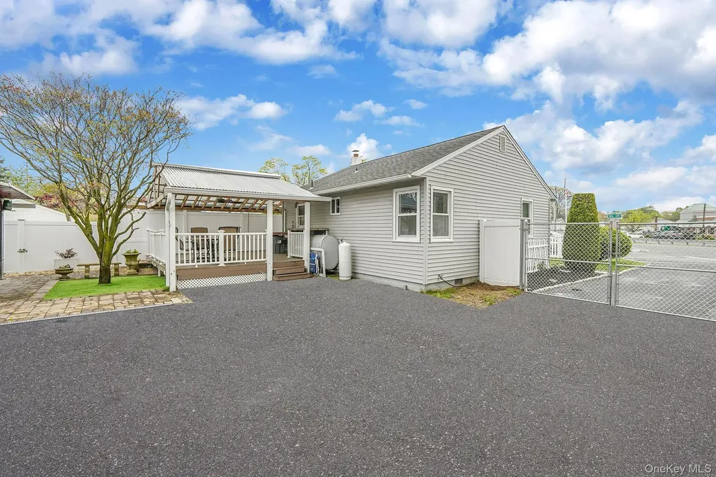 15 Glenda Drive West Babylon NY 11704