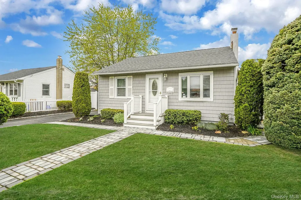 15 Glenda Drive West Babylon NY 11704