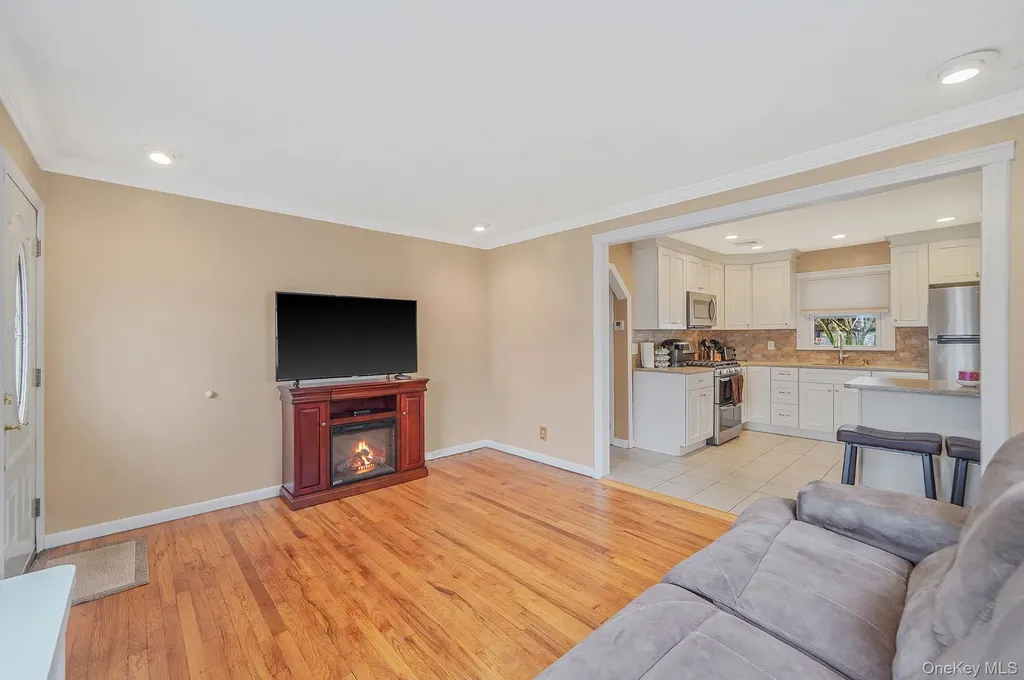 15 Glenda Drive West Babylon NY 11704