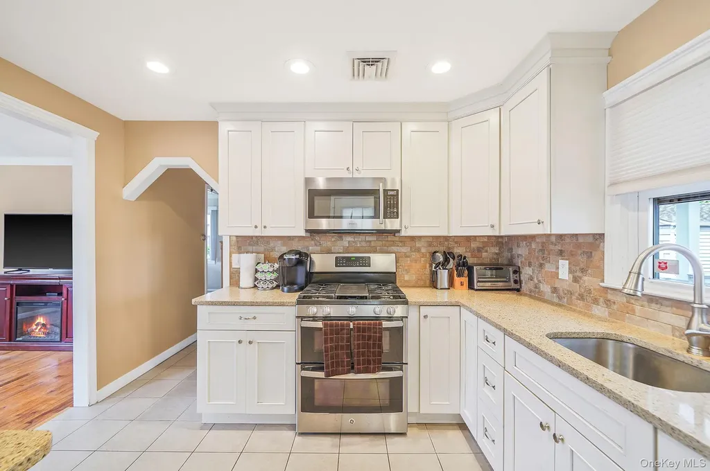 15 Glenda Drive West Babylon NY 11704