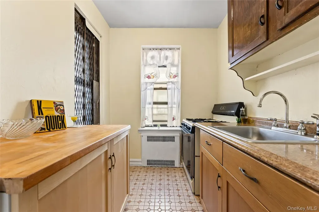 35-35 75th Street Jackson Heights NY 11372