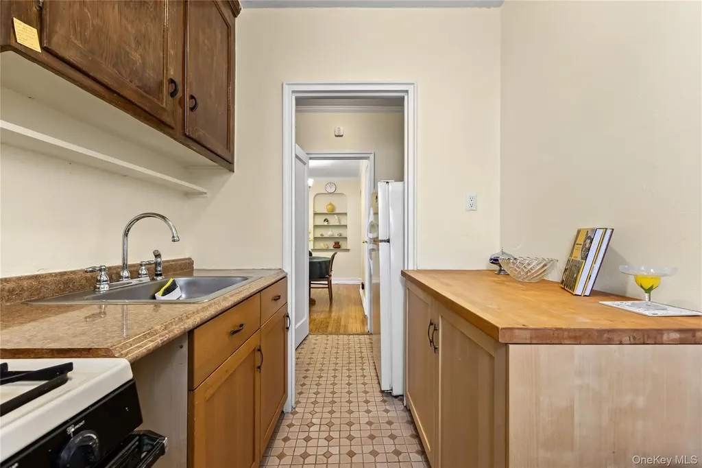 35-35 75th Street Jackson Heights NY 11372