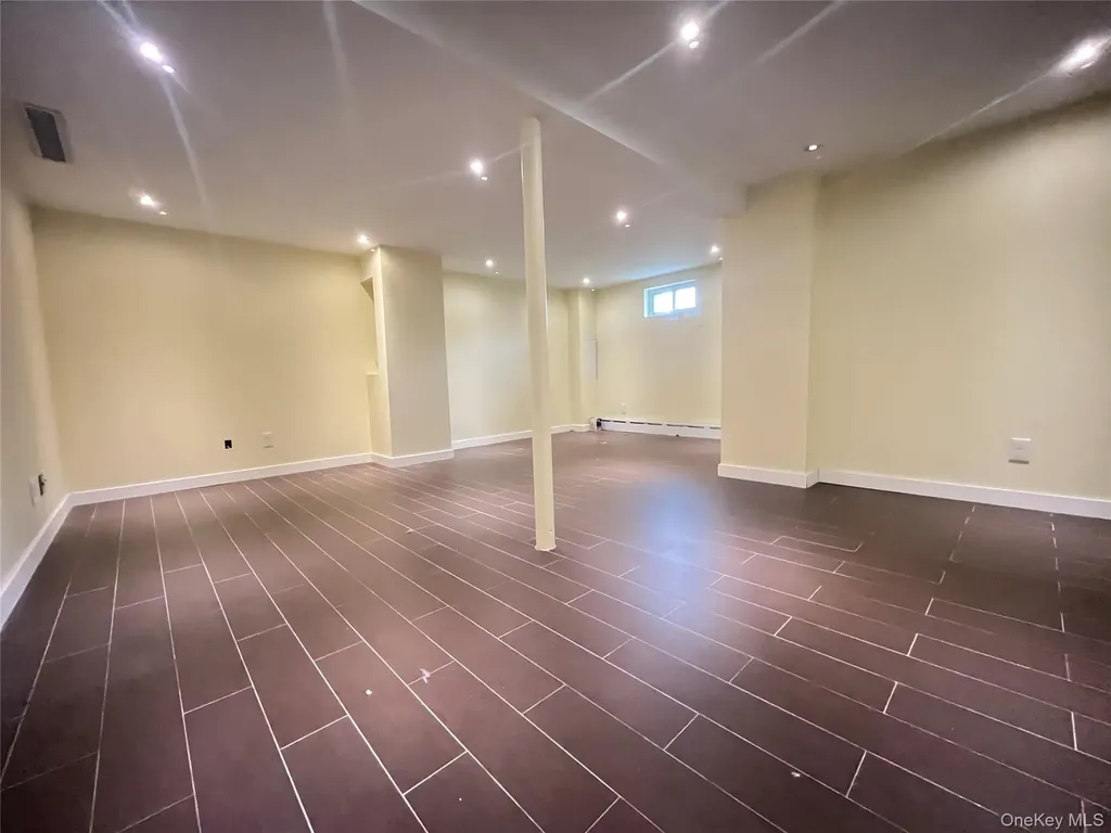68 Jamaica Avenue Plainview NY 11803