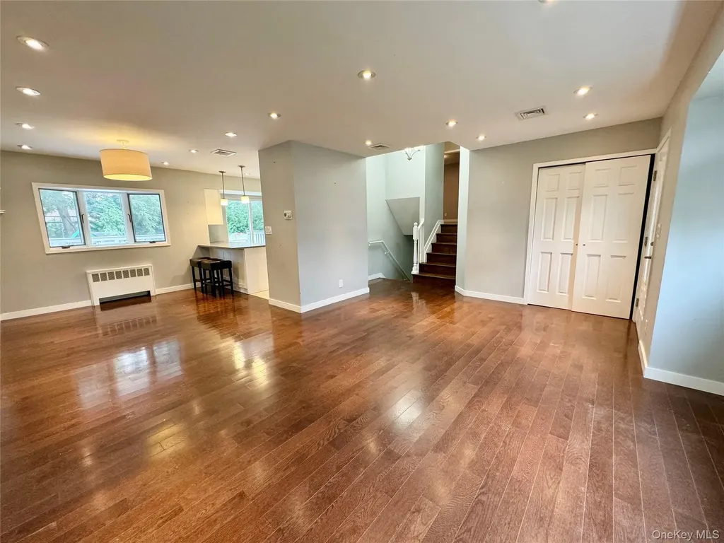 68 Jamaica Avenue Plainview NY 11803