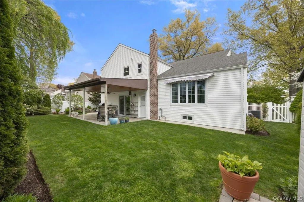 8 Marietta Drive Westbury NY 11590