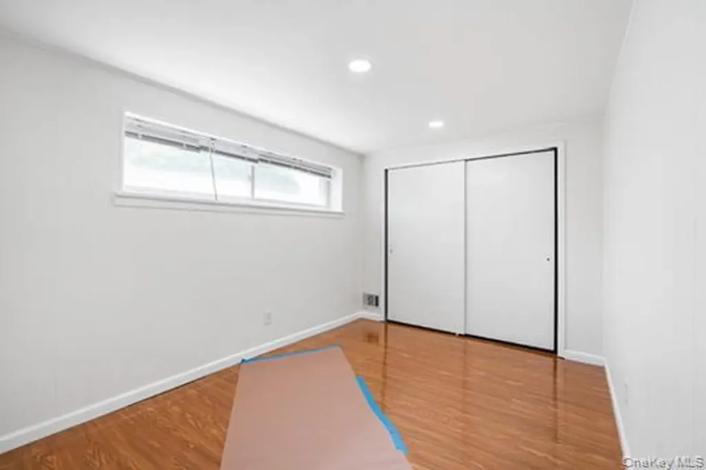 42 Pebble Lane Deer Park NY 11729