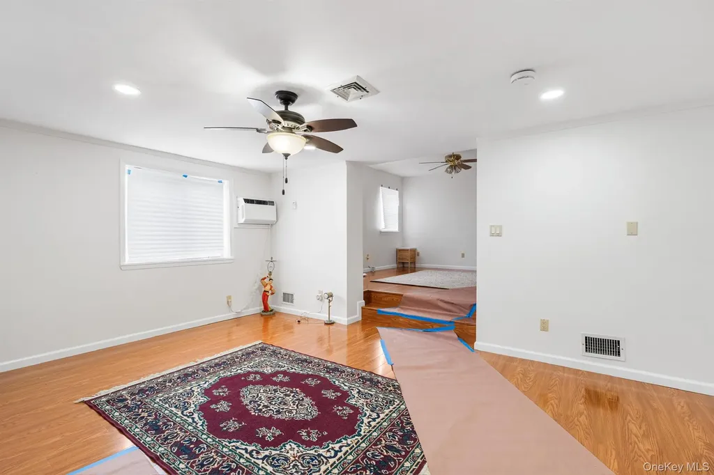 42 Pebble Lane Deer Park NY 11729