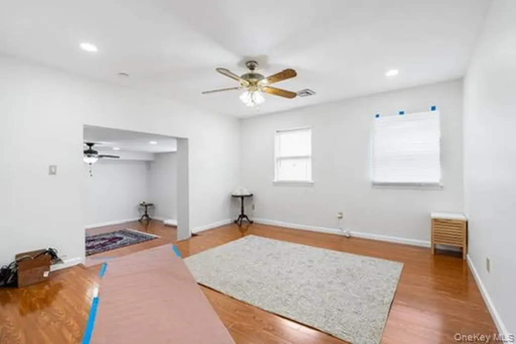 42 Pebble Lane Deer Park NY 11729
