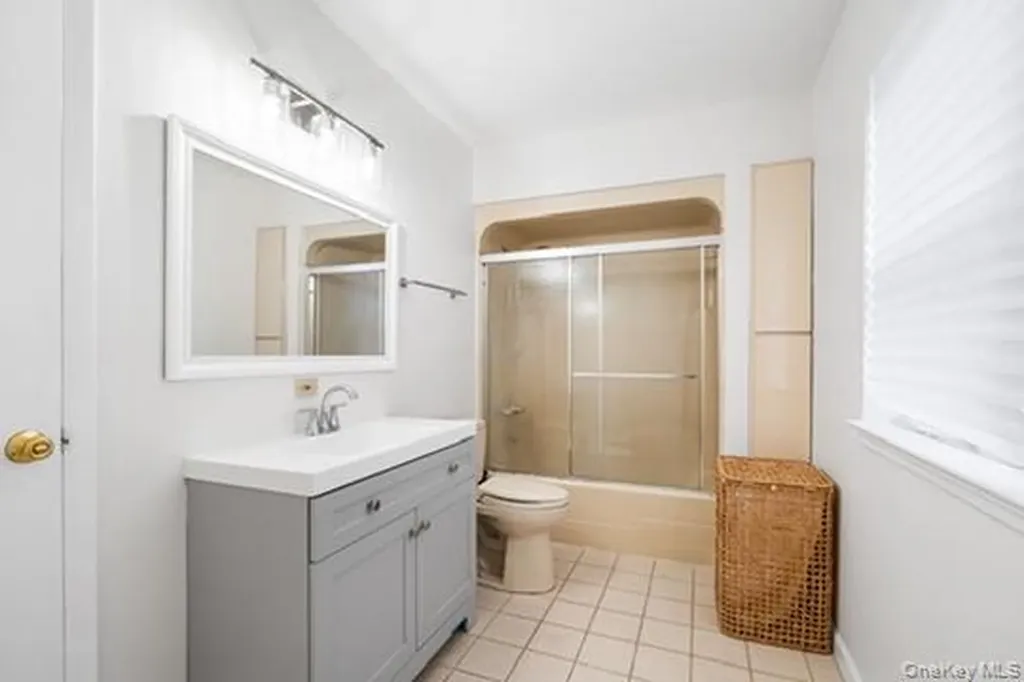 42 Pebble Lane Deer Park NY 11729