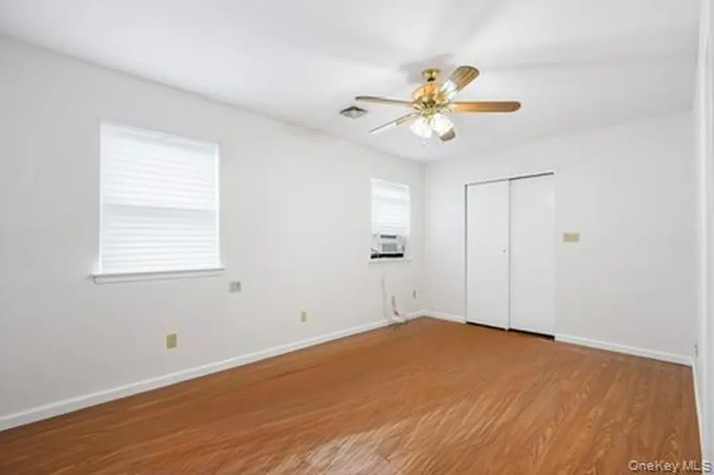 42 Pebble Lane Deer Park NY 11729