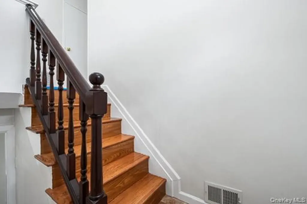 42 Pebble Lane Deer Park NY 11729