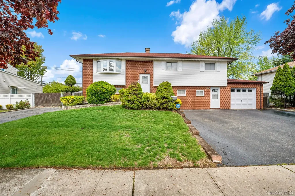 42 Pebble Lane Deer Park NY 11729