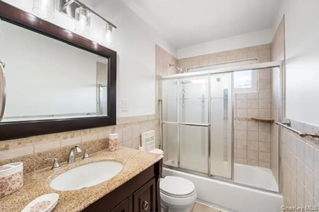 42 Pebble Lane Deer Park NY 11729