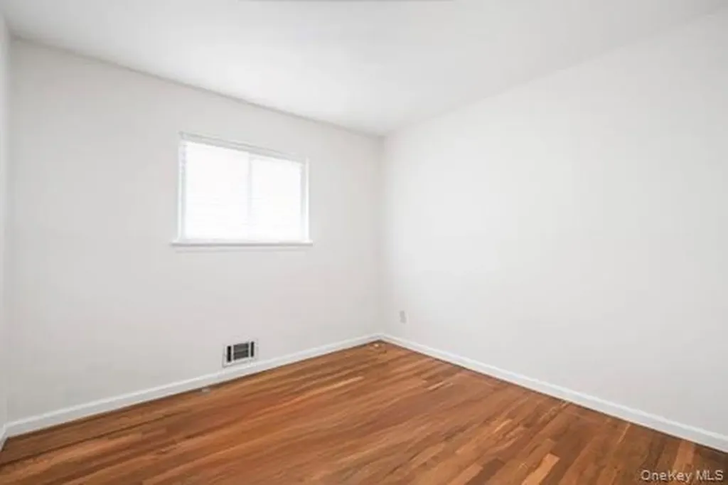 42 Pebble Lane Deer Park NY 11729