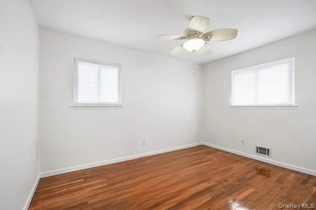 42 Pebble Lane Deer Park NY 11729