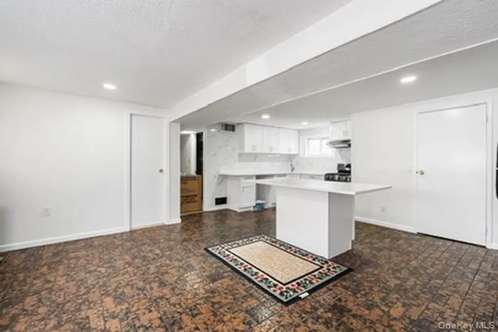 42 Pebble Lane Deer Park NY 11729