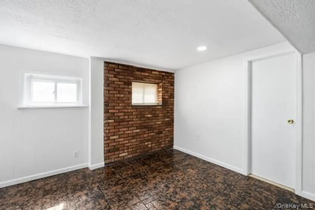 42 Pebble Lane Deer Park NY 11729