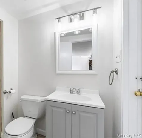 42 Pebble Lane Deer Park NY 11729