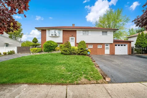 42 Pebble Lane Deer Park NY 11729