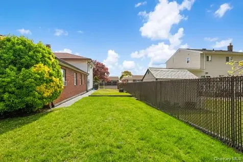 42 Pebble Lane Deer Park NY 11729