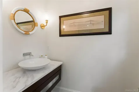 5 Harcourt Road Scarsdale NY 10583
