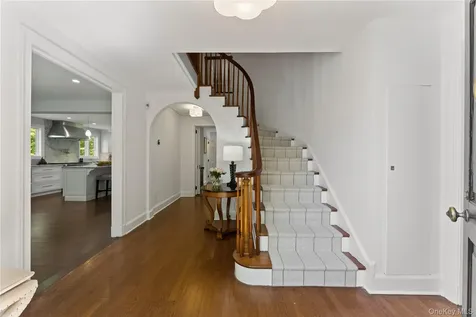 5 Harcourt Road Scarsdale NY 10583