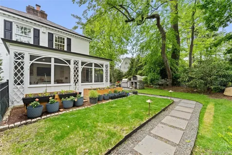 5 Harcourt Road Scarsdale NY 10583