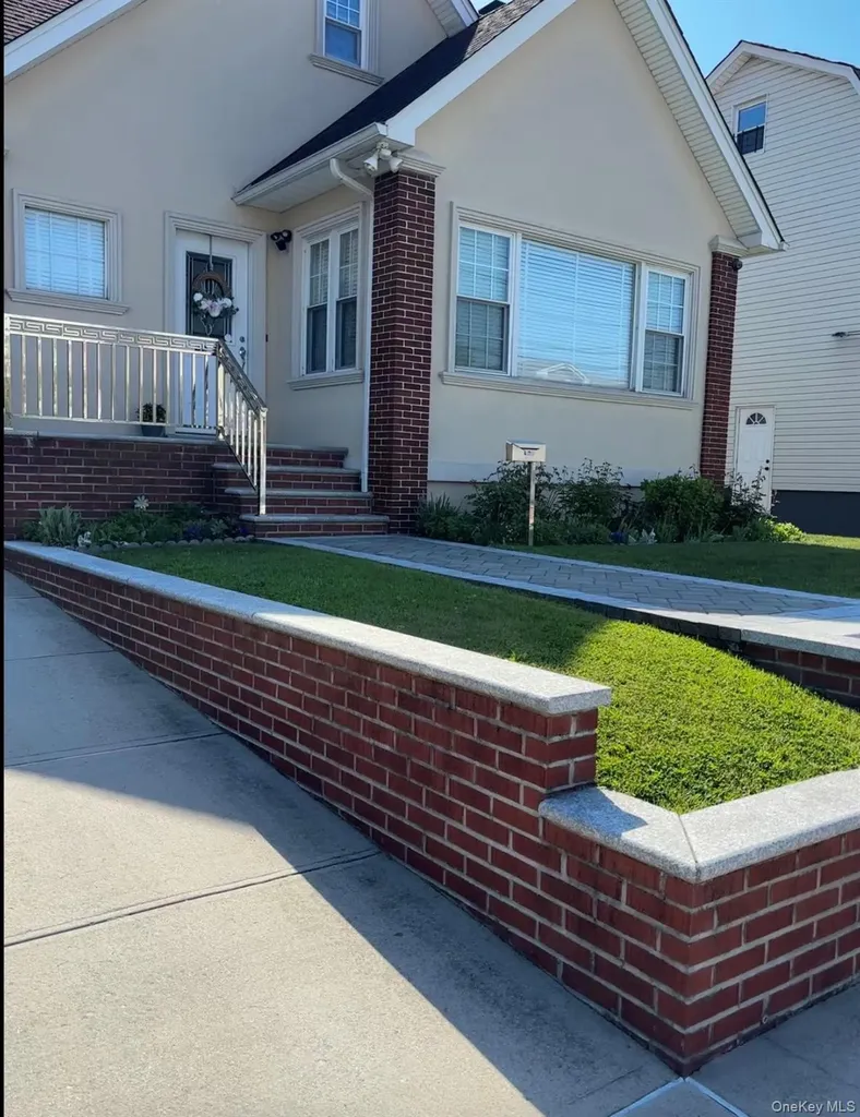 4223 189th Street Flushing NY 11358