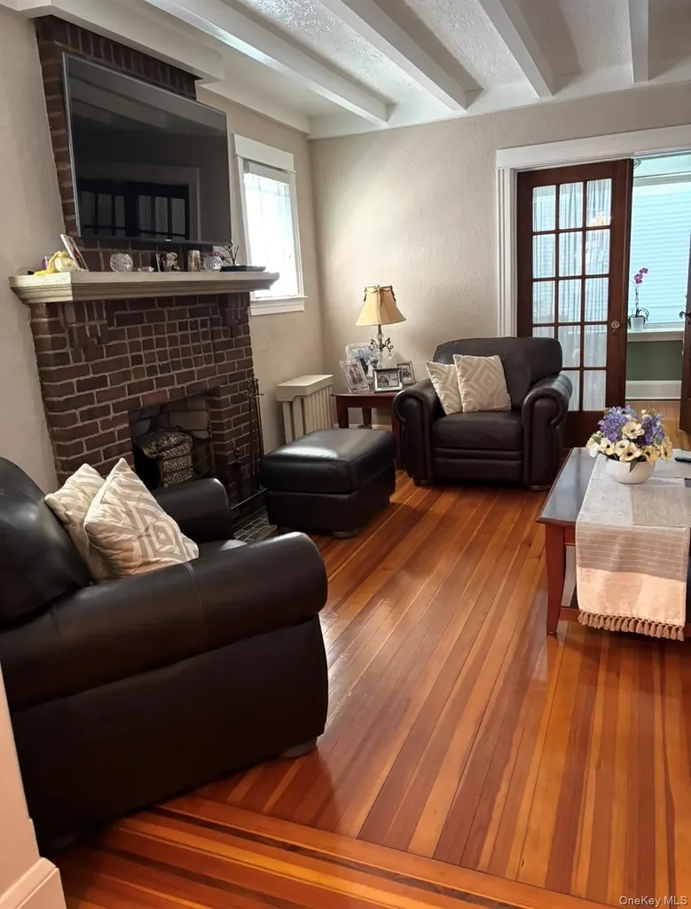 4223 189th Street Flushing NY 11358
