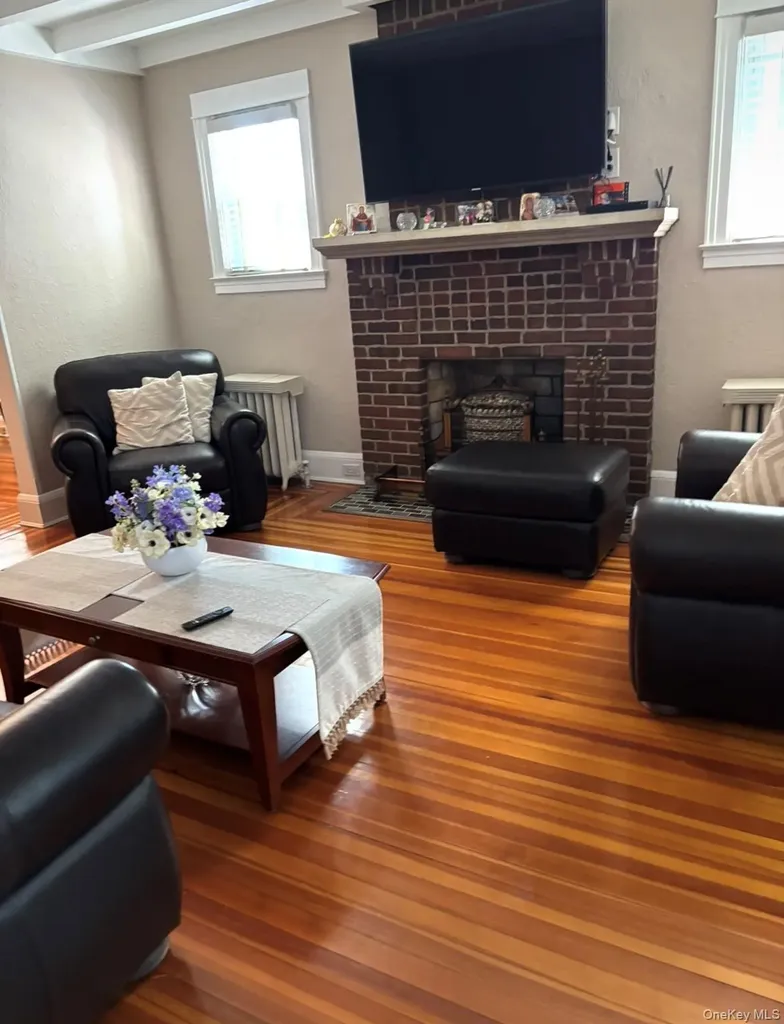 4223 189th Street Flushing NY 11358