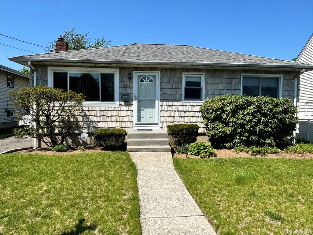 245 Garden Street Westbury NY 11590