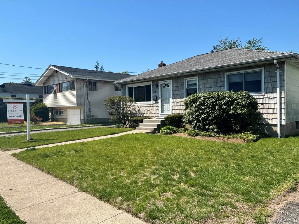 245 Garden Street Westbury NY 11590