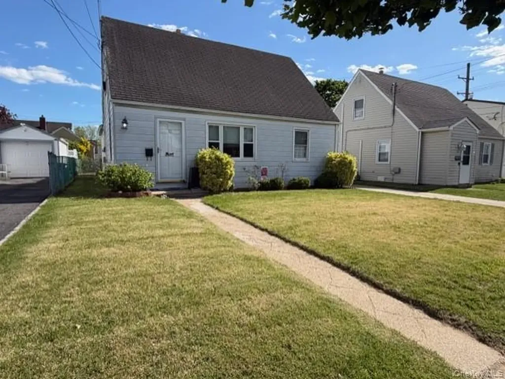 10 Ivy Place Valley Stream NY 11581