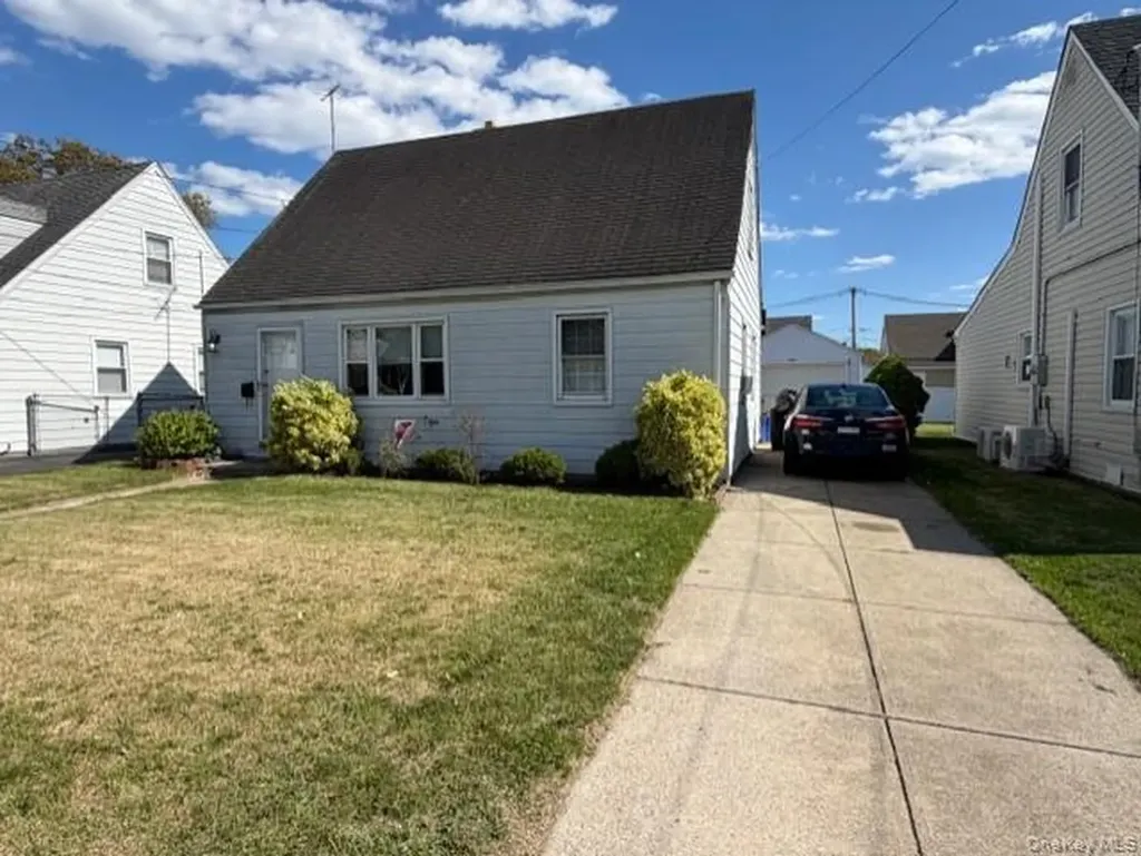 10 Ivy Place Valley Stream NY 11581