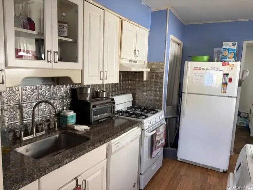 10 Ivy Place Valley Stream NY 11581