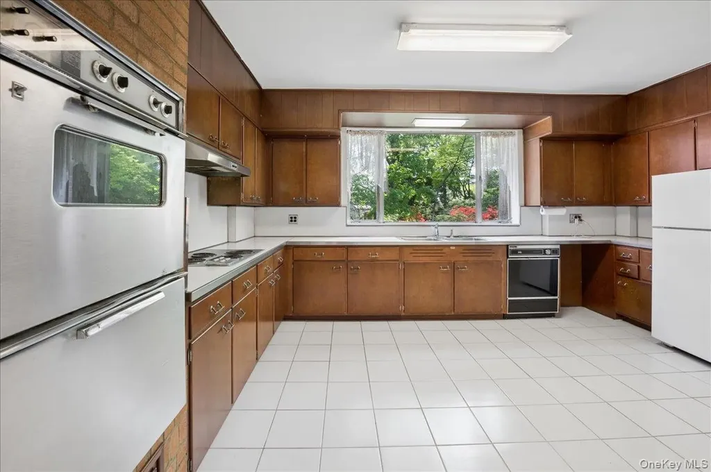4534 Henry Hudson Parkway Bronx NY 10471